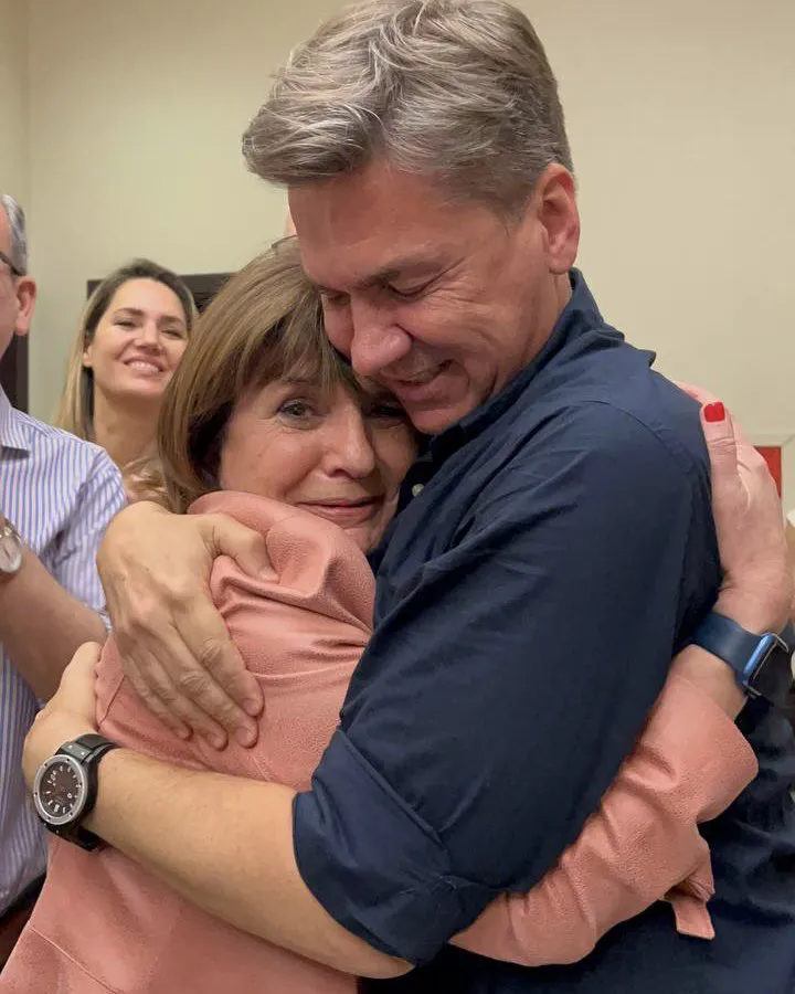 Leandro Zdero se abraza con Patricia Bullrich