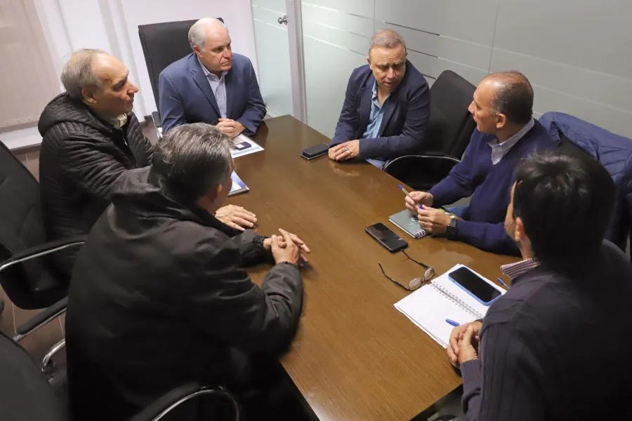 Cánepa se reunión en la mañana de hoy con los titulares de gremios docentes