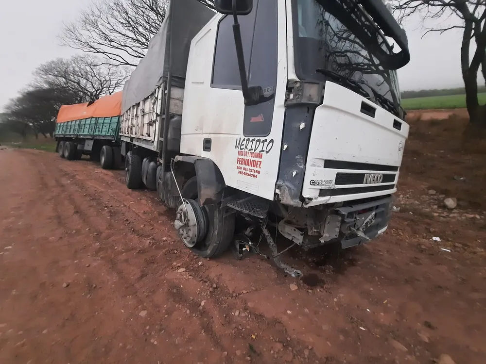 Salteño muere al chocar con su auto con un camión en la curva de calilegu (11)