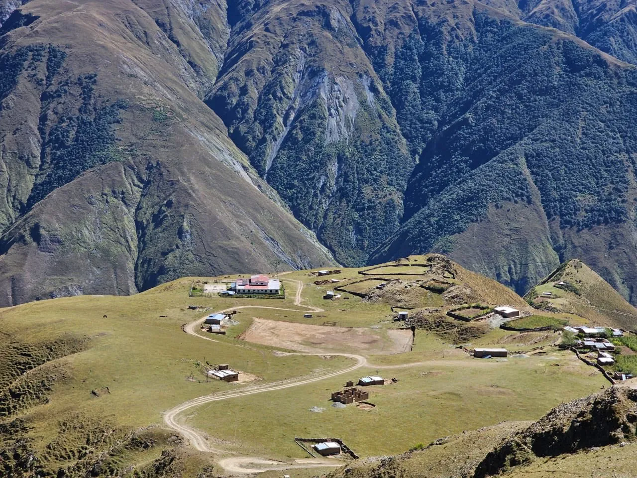 VOTOS La vista al llegar a Volcán Higueras- Iruya