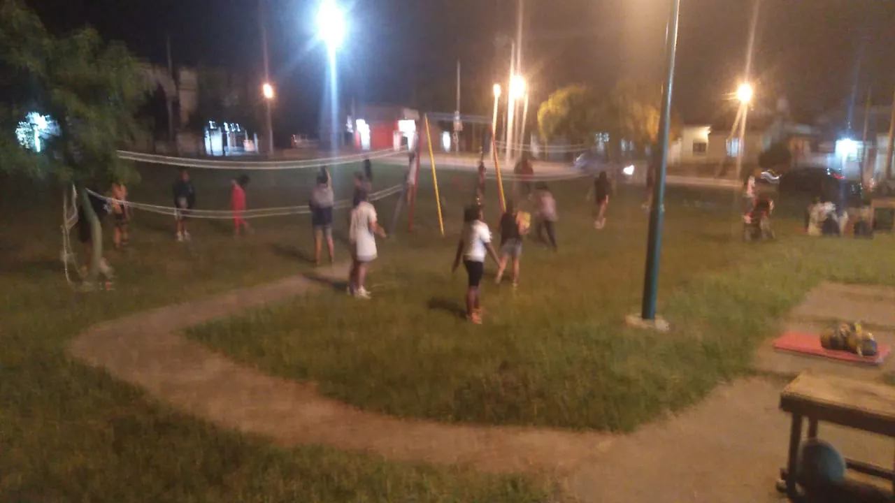 Voley del complejo a la plaza (1)