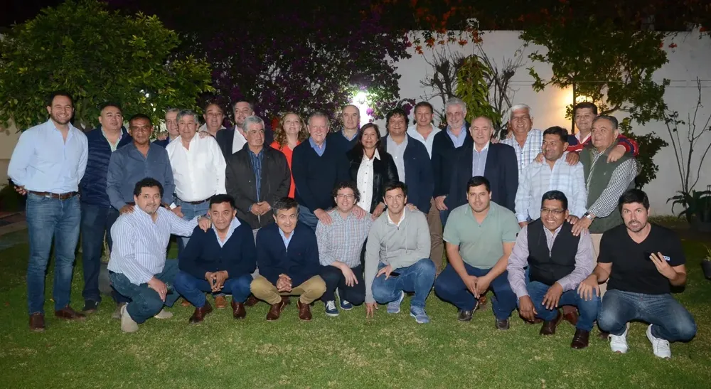 Senadores que apoyan a Outes