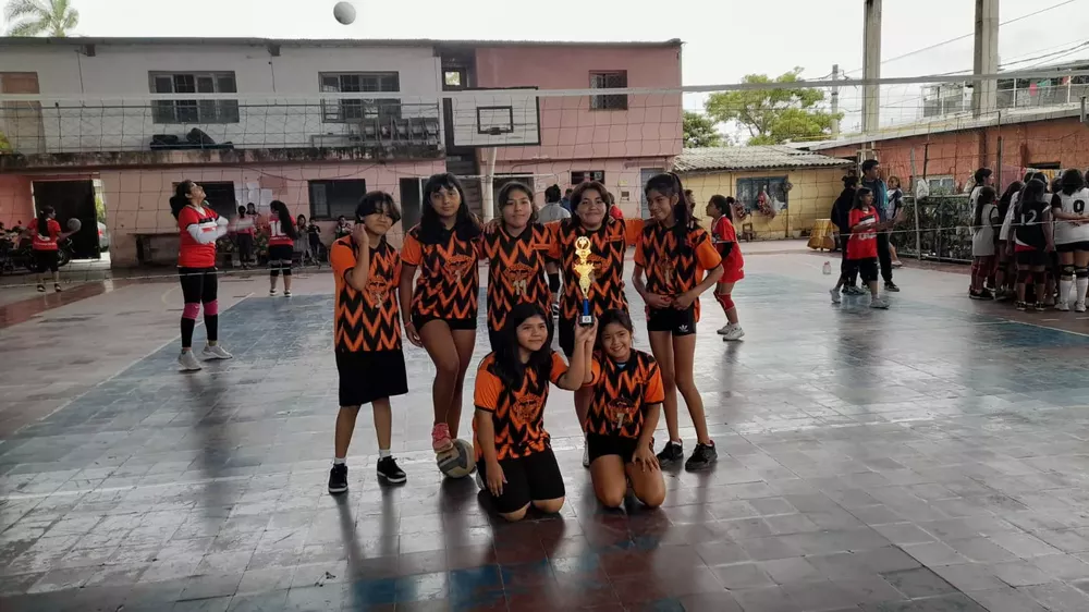 Voley del complejo a la plaza (3)