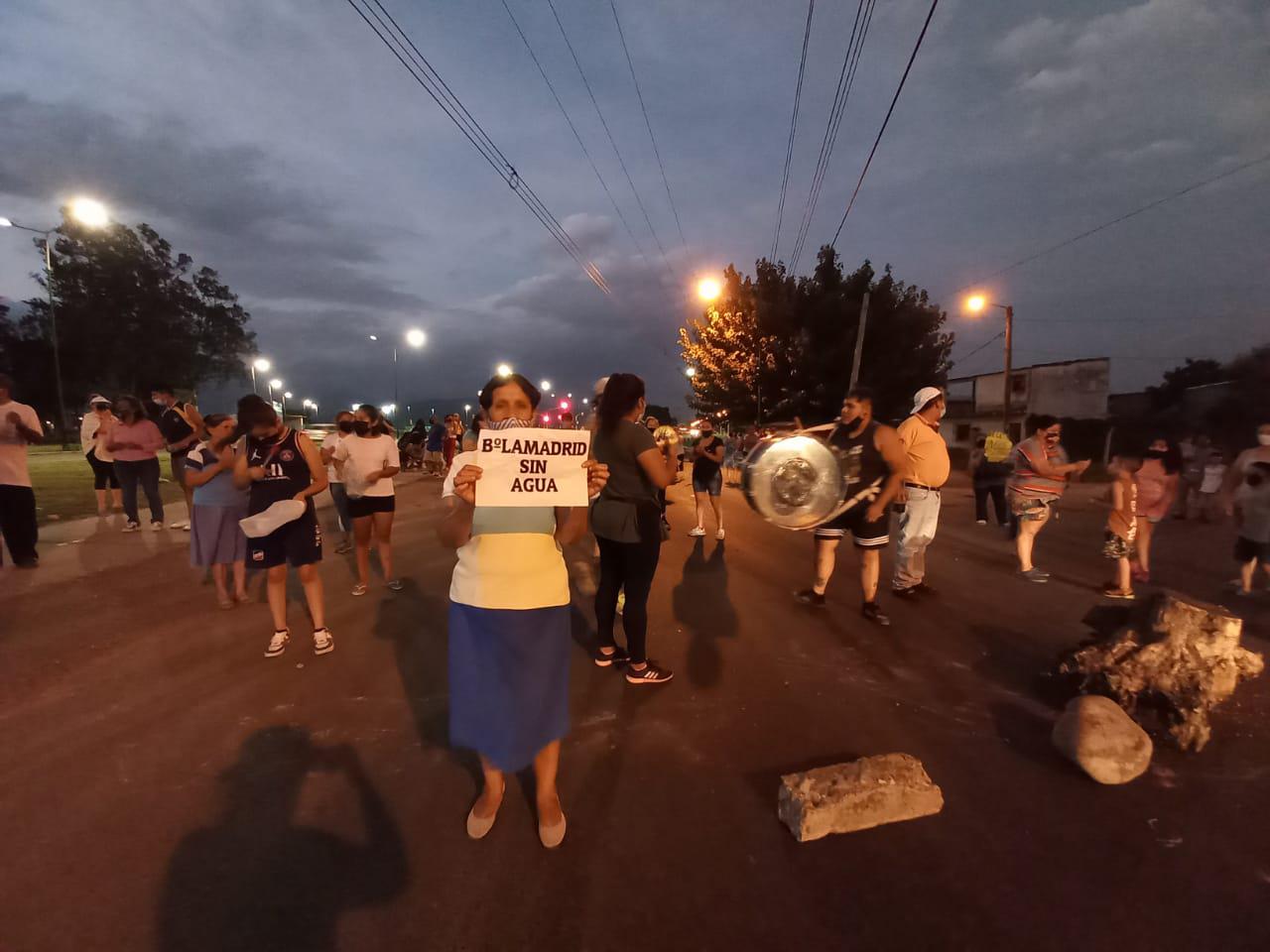 Más de 50 barrios de la Ciudad reclaman por el agua