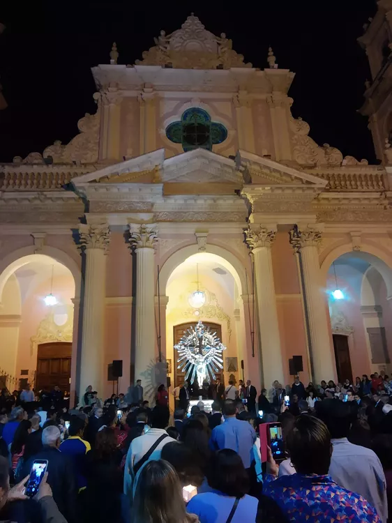 Vía crucis en la Plaza 9 de Julio (1)