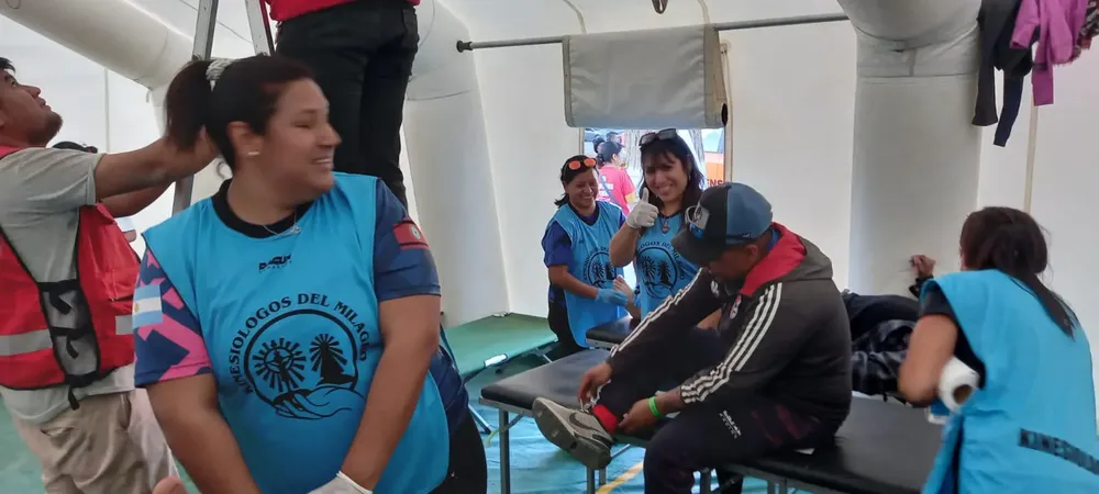 Kinesiólogos asisten a peregrinos en distintos puntos (9)