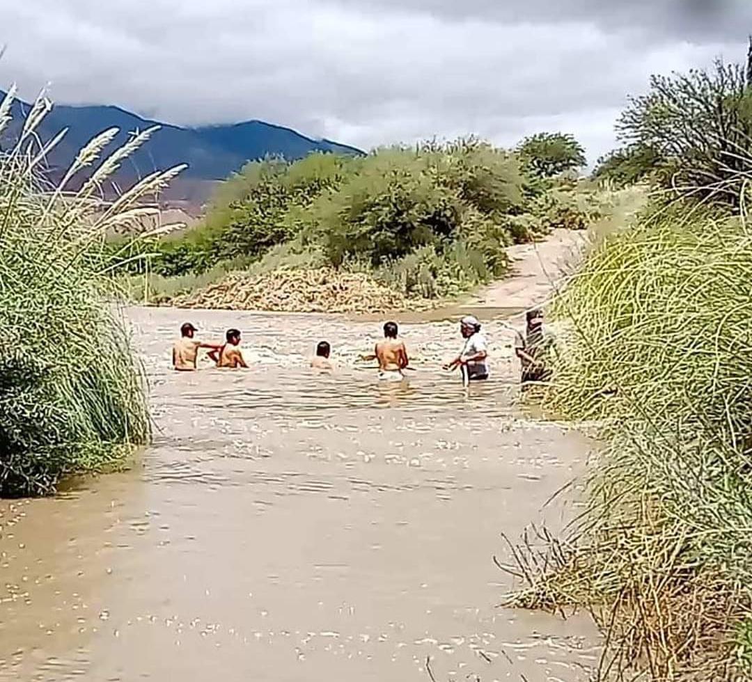 ANGASTACO- odisea de pobladores en el río Guasamayo 002