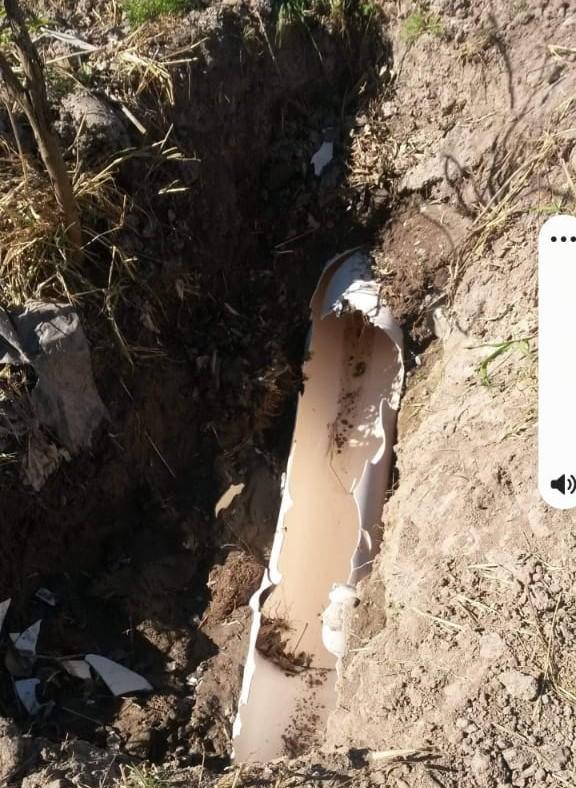 Caño insuficiente para tanta agua que sale de las fincas