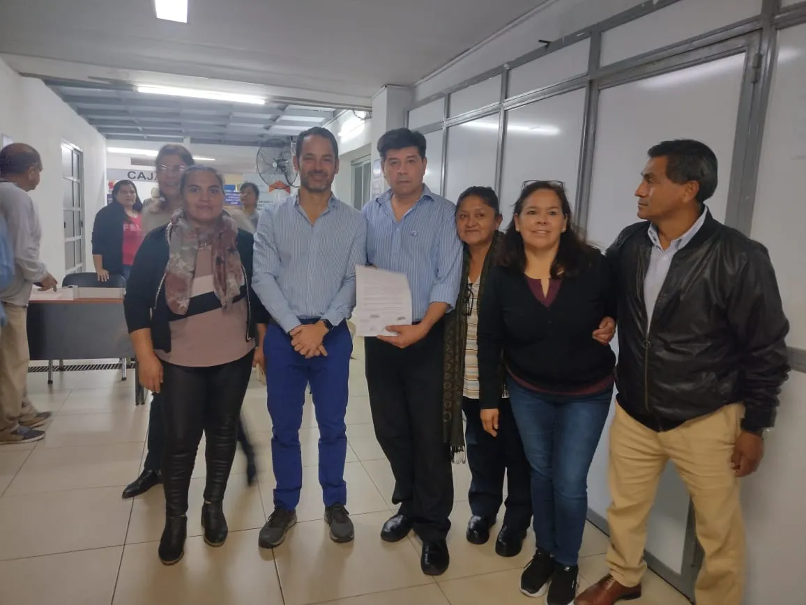 Emiliano Durand con Carlitos Torres en Oficina de Recaudación (3)