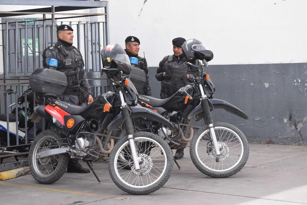 Policía en operativo antisaqueos en Salta (7)