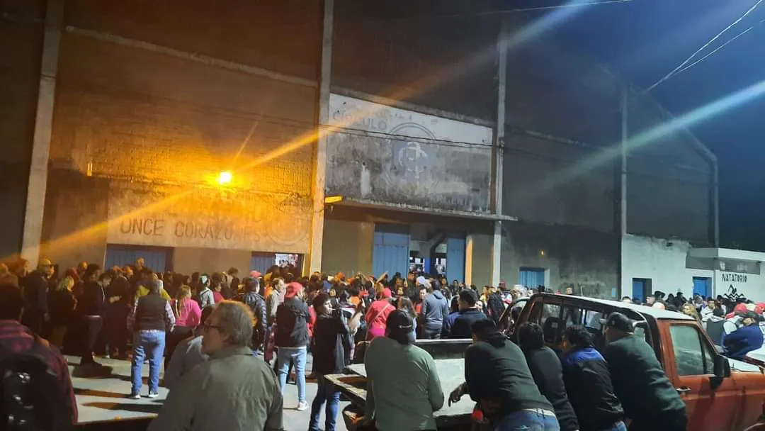 Docentes protestan en el acto de Sáenz y Mimessi (11)