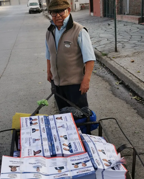 VOTOS EN UN CARRO 002