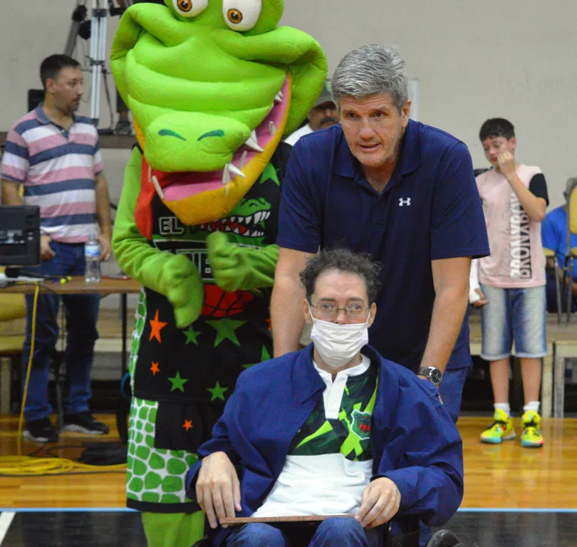 Román Caxal distinguido por Salta Basket