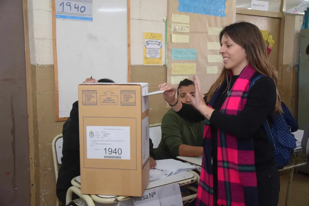 Inés Liendo yendo a votar (3)