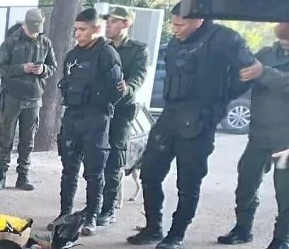 AGUARAY - sorprende a dos policías con 320 kilos de cocaína en el patrullero (12)