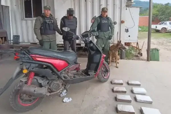 600x400_hallaron-casi-11-kilos-cocaina-ocultos-dentro-motocicleta-salta-hombre-fue-detenido-1145951-192106