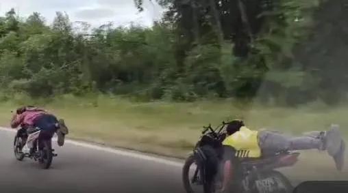 ORÁN- haciendo acrobacia en la autopista