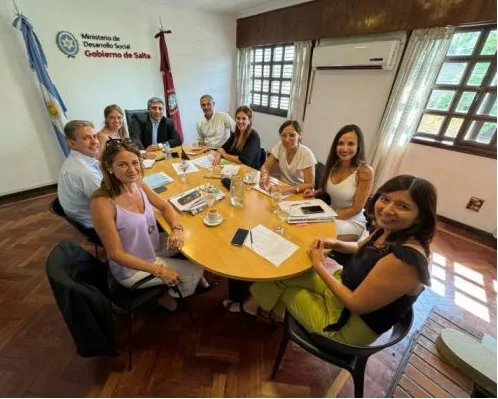 el-ministro-mimessi-y-su-comitiva