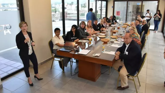 99286-gobierno-y-junior-achievement-apuestan-a-nuevas-herramientas-para-mejorar-los-aprendizajes