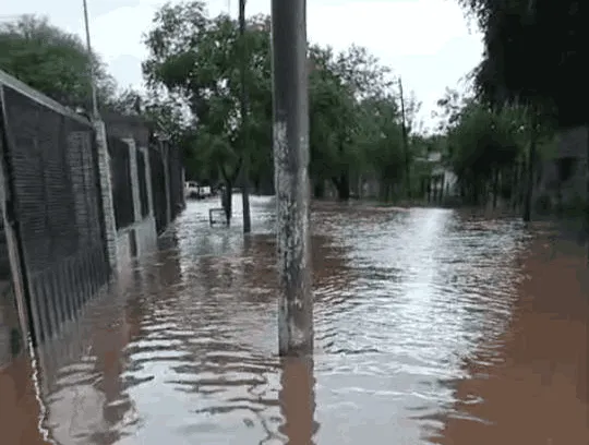 El Galpón totalmente inundado - fotos FM La Reina (8)