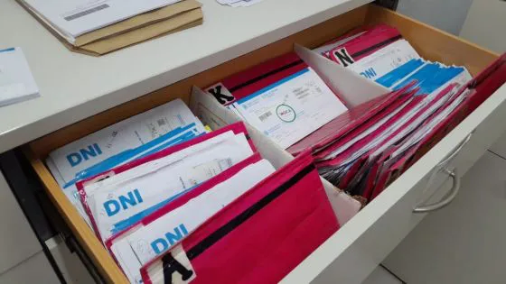 92916-en-las-delegaciones-del-registro-civil-esperan-5-mil-dni-para-ser-retirados