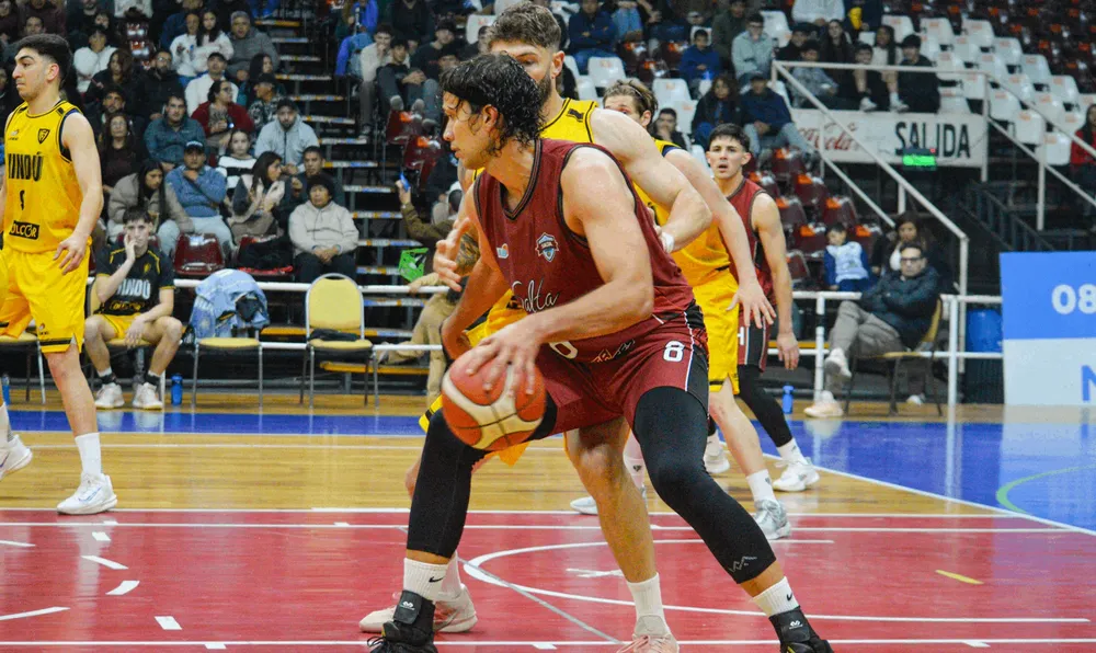 José Peralta- jugador interno de Salta Basket (1)
