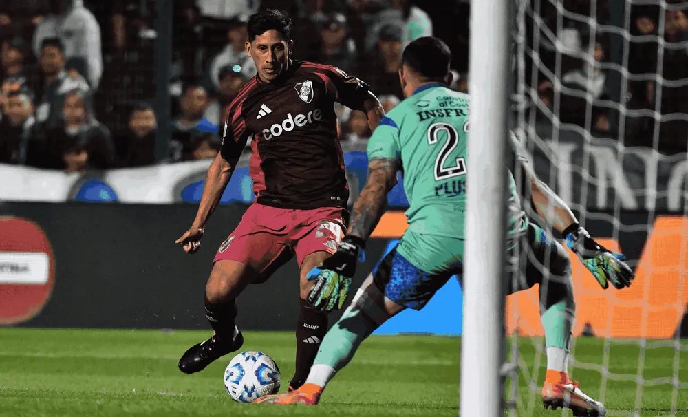 RIVER - Aliendro entró y convirtió el tercero a Gimnasia de la Plata 002
