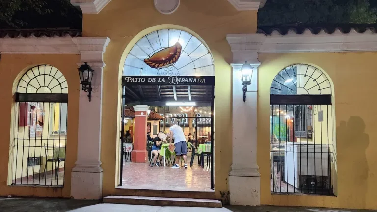 patio de la empanada