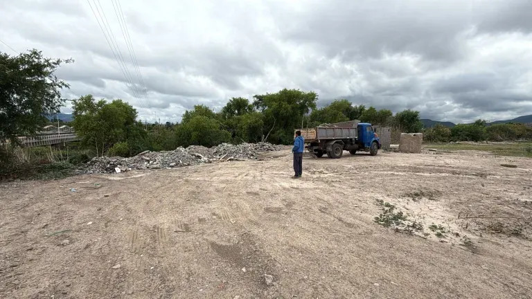 basura residuos escombros rio