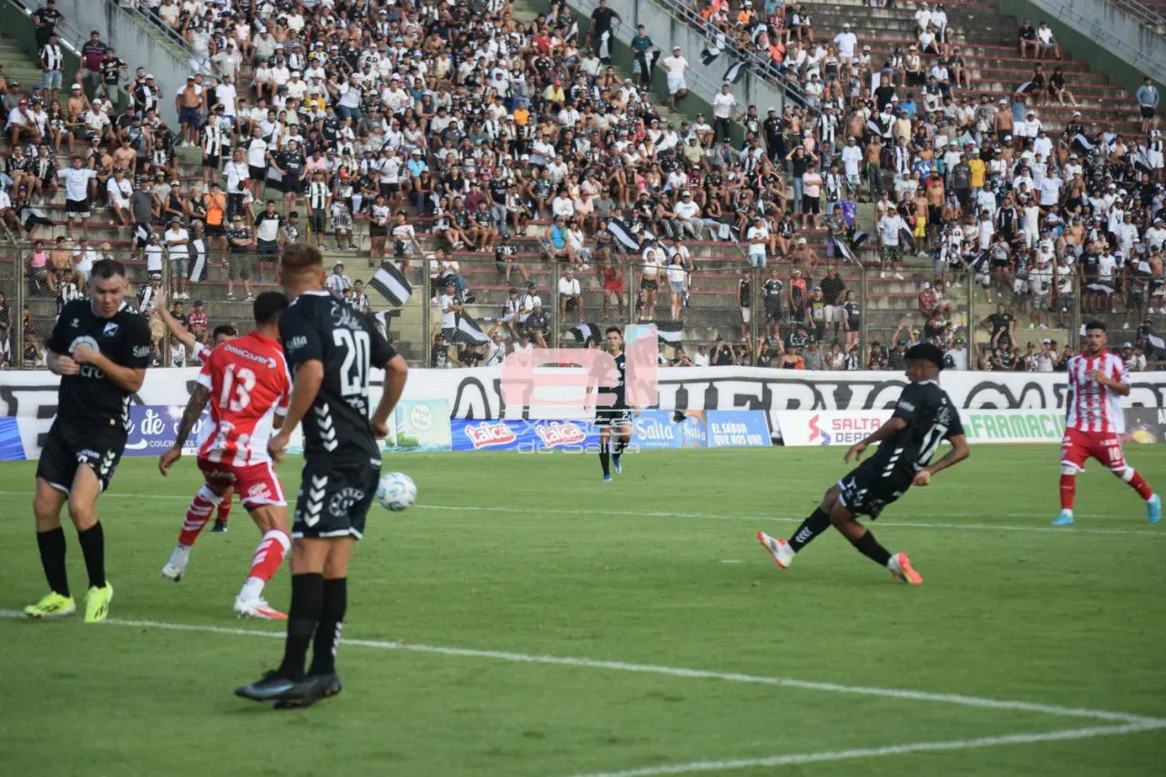 Luciano Ferreyra autor del gol 005