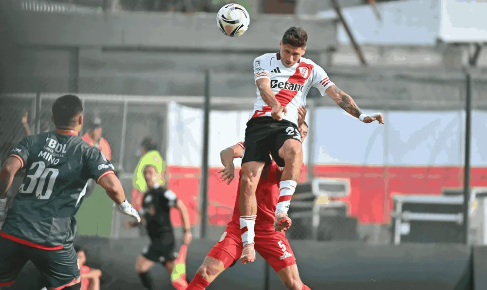 River- Montiel anota de cabeza el único gol frente a Barracas (1)