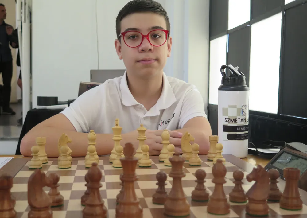 AJEDREZ - Faustino Oro frente al tablero