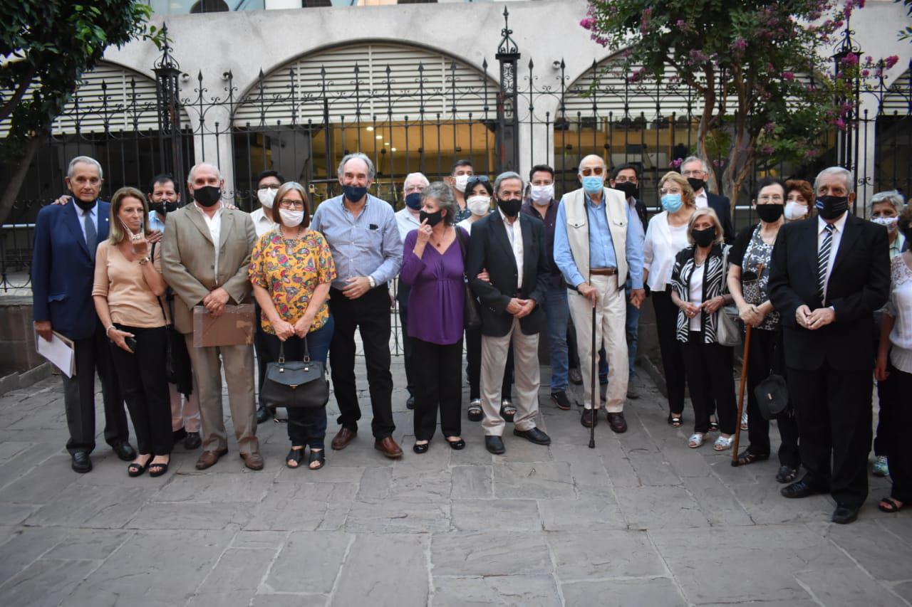 f2d98aa4-4d0d-4b11-88bb-df79a74fde77