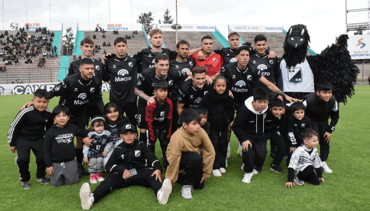 Central Norte- el equipo titular que enfrentó a Ferro junto a chicos del club (Omar Barrios)