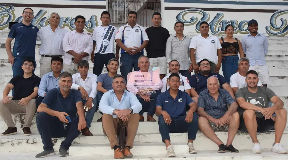 Gustvo Klix Sierra y todos los integrantes de la comisión de Juventud Antoniana (2)