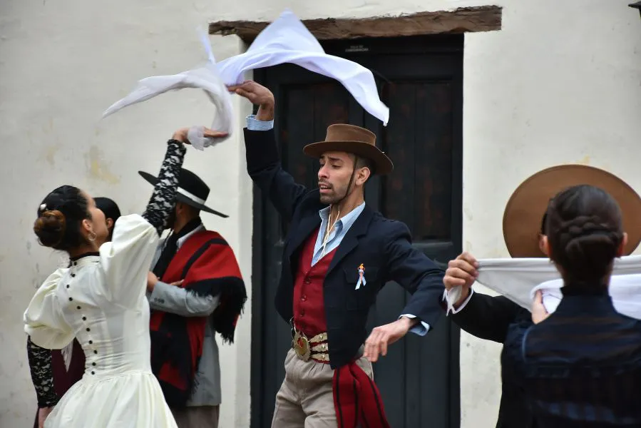 el-ballet-folklorico-de-la-provincia-presenta-una-obra-historica-en-homenaje-a-nuestro-heroe-gaucho 1
