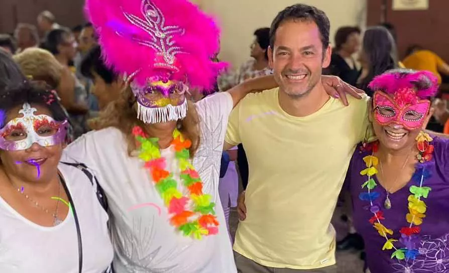 Emiliano Durand carnavaleando con 300 jubiladas (5)