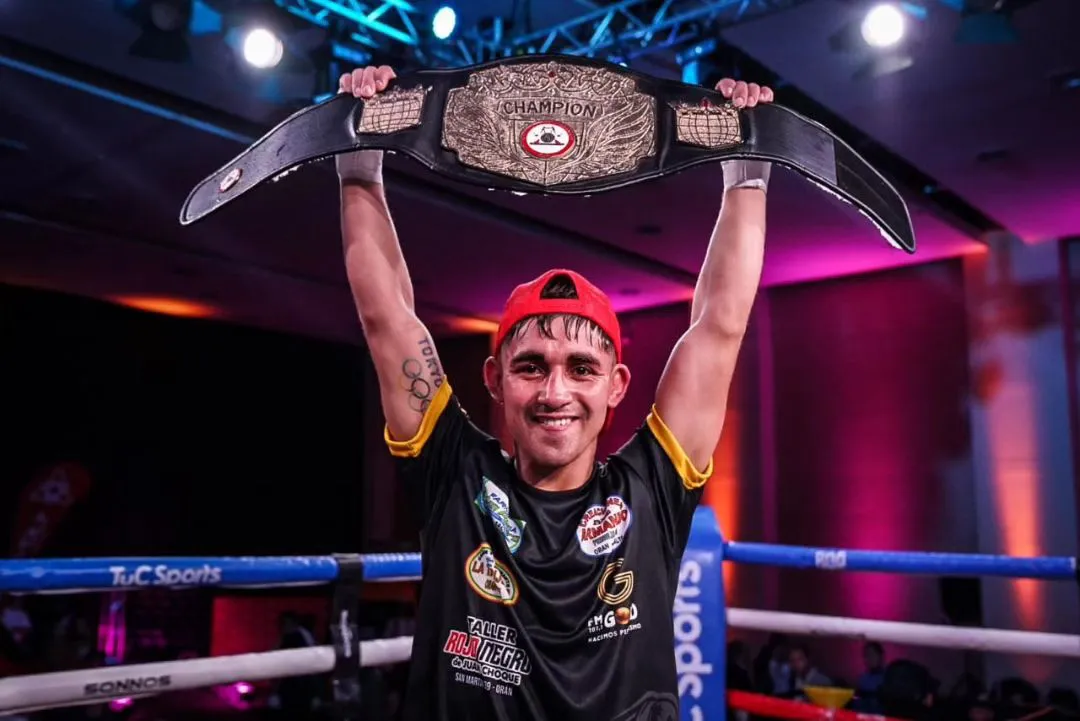 Ramón Quiroga vence a Efraín Rodríguez y gana cinturón Fedelatin Mosca (5)
