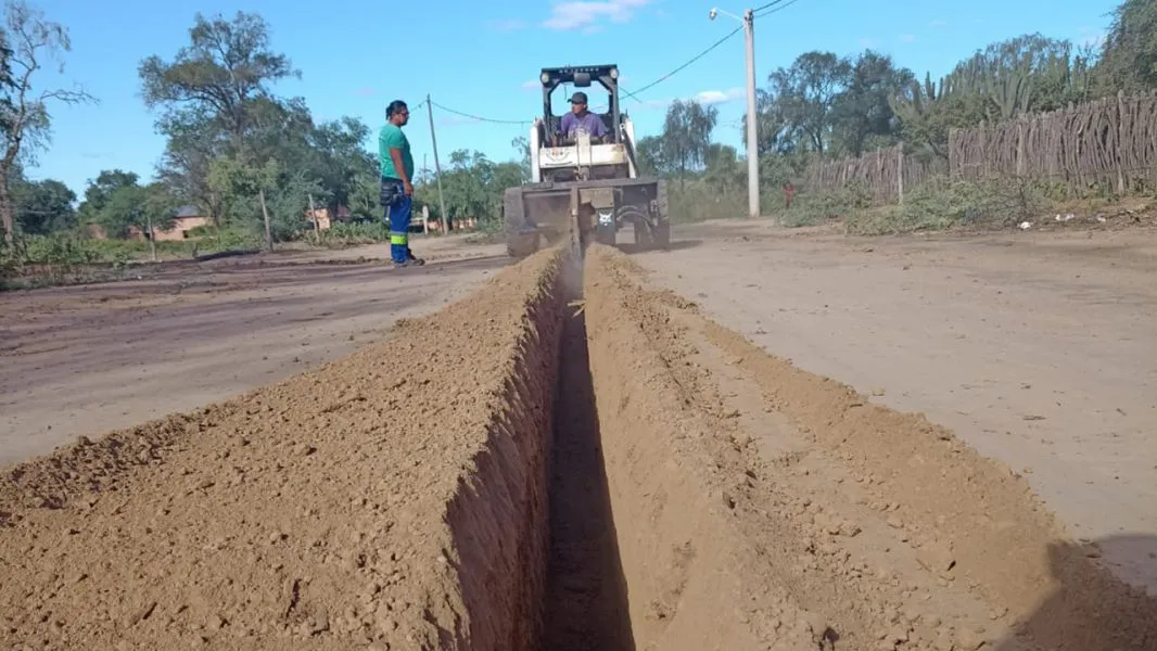11976-el-gobierno-construye-nuevas-redes-de-agua-para-comunidades-de-la-curvita-y-el-rosado-en-santa-victoria-este