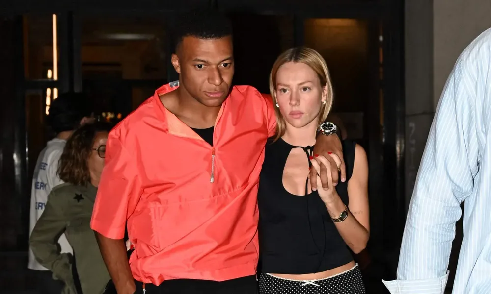 Ester Expósito y Kylian Mbappé