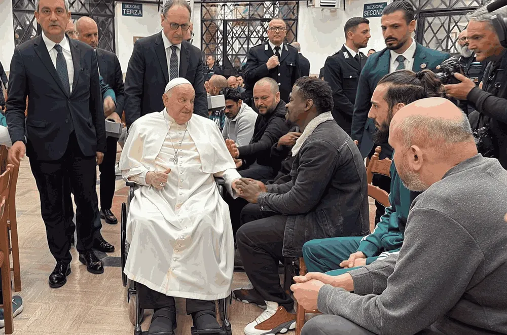 Papa Francisco visitó la carcel Regina Coeli de Roma - tradición de los jueves santos
