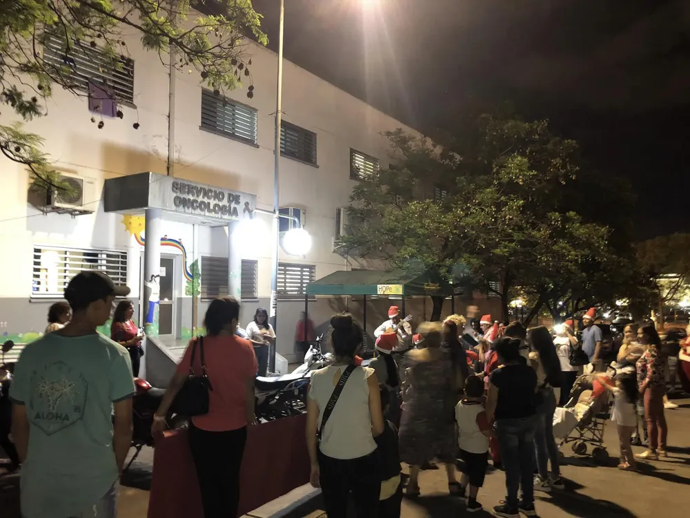 Hope llevó la Navidad alos niños internados (2)