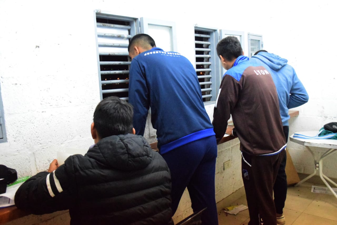 Jugadores en las boleterías de Juventud (1)