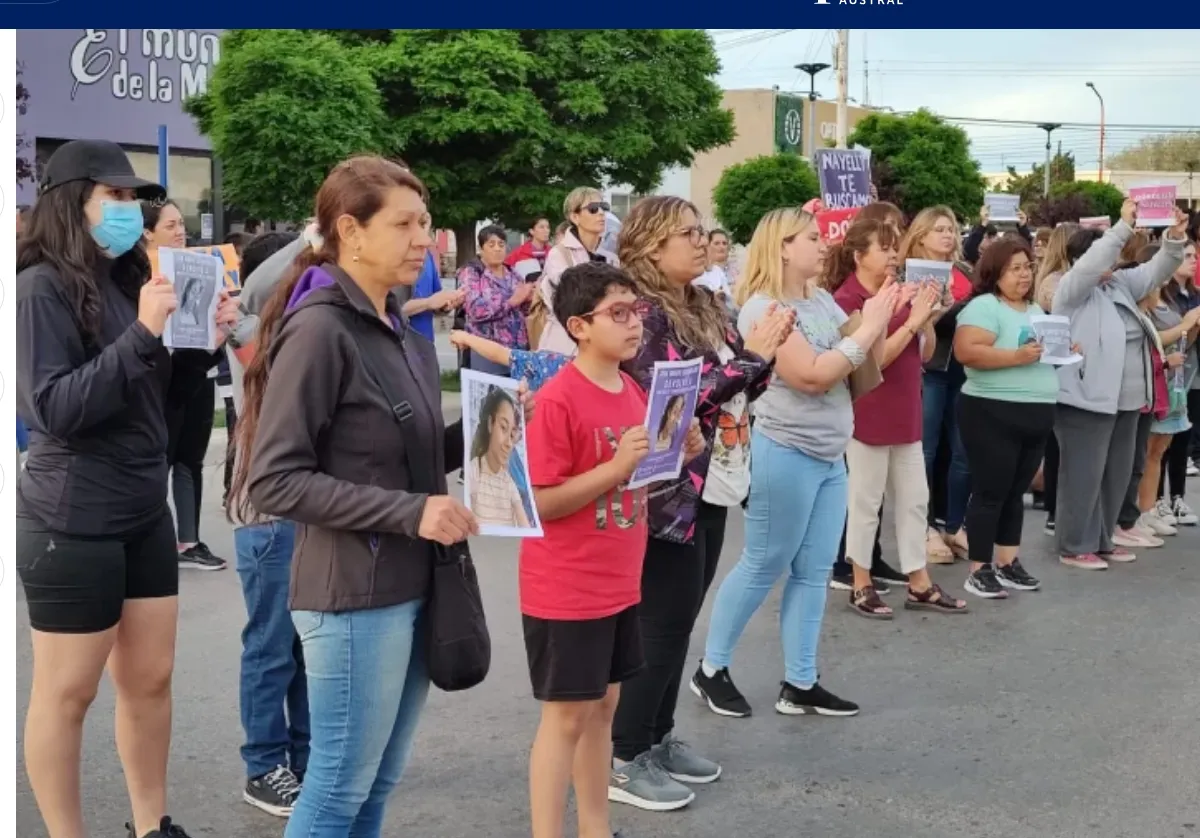 Pico Truncado Arcenia la mamá junto a otras mujeres reclaman la aparición de la menor