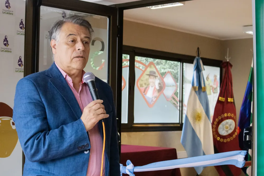 b1c2f8f9-40a1-4b0b-b9f4-40b8f61236e4