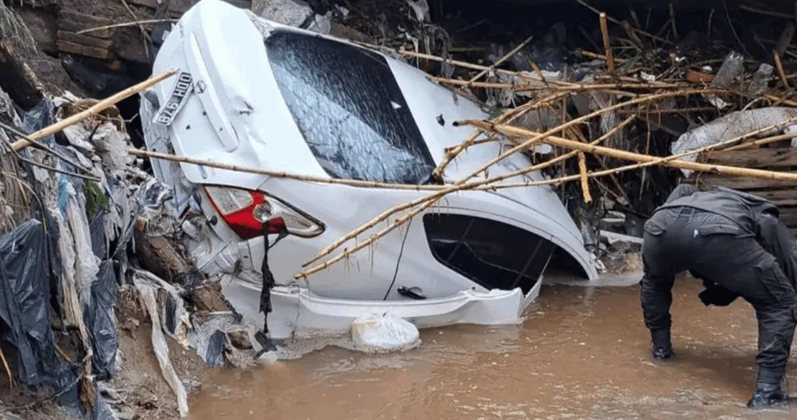 Tafi Viejo- Mariano Robles y Solana Albornoz mueren ahogado dentro de su auto en un canal 002