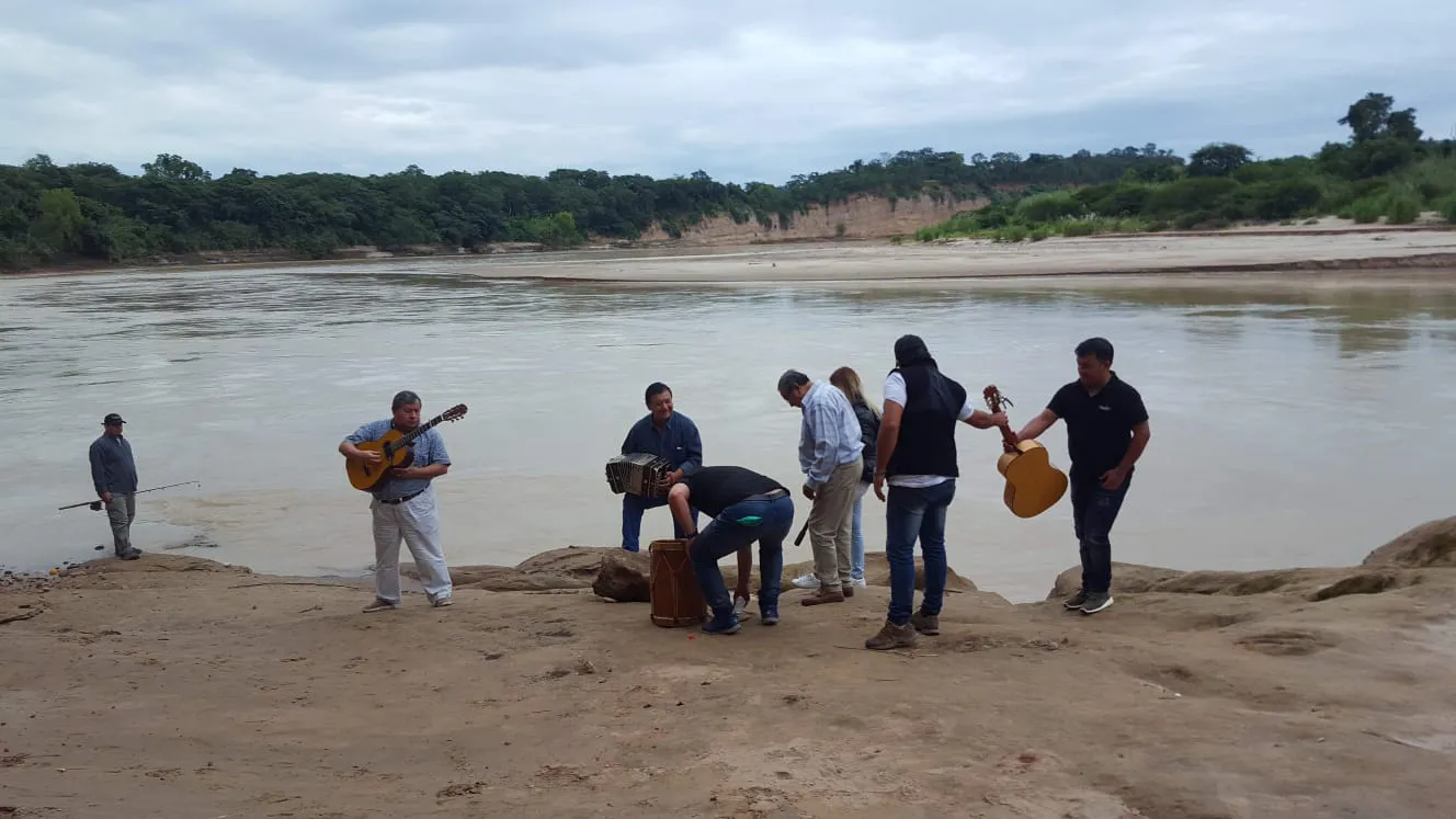 Federico Córdoba a orillas del río Bermejo