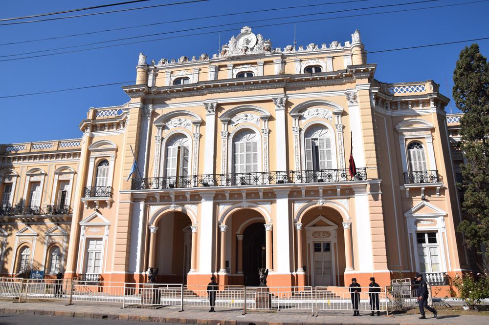 Legislatura con vallado (3)