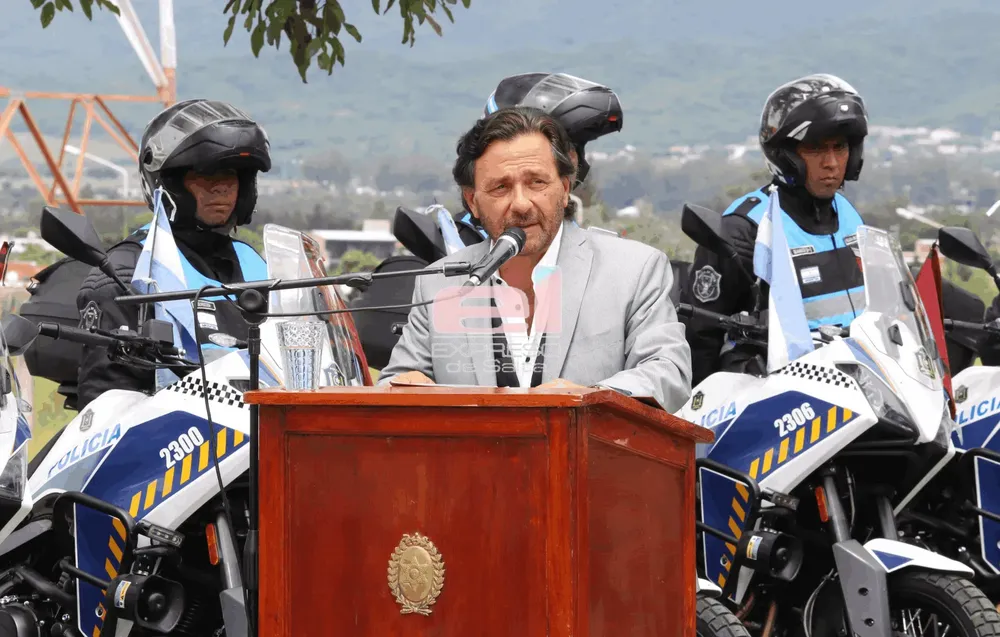 Sáenz entregó unidades para Seguridad- inversión histórica dijo 009