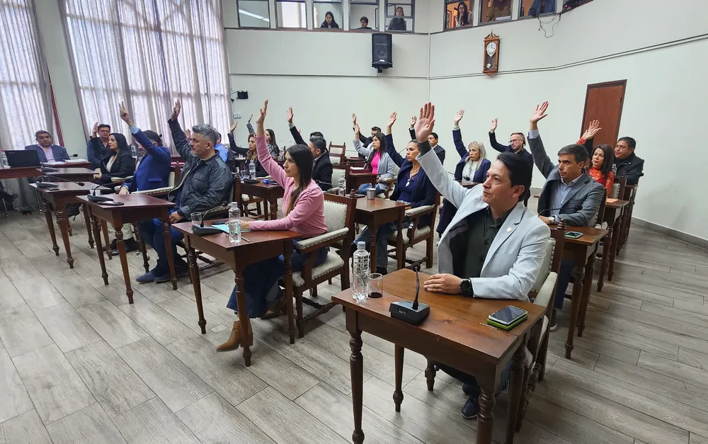 CONCEJO expulsan a Pablo López por unanimidad